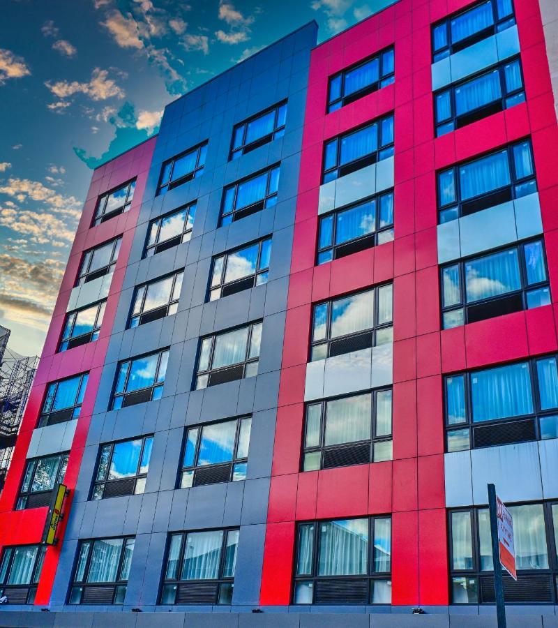 Отель Super 8 By Wyndham Bronx Near Botanical Garden Нью-Йорк Экстерьер фото
