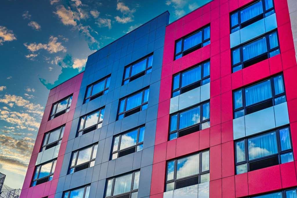 Отель Super 8 By Wyndham Bronx Near Botanical Garden Нью-Йорк Экстерьер фото